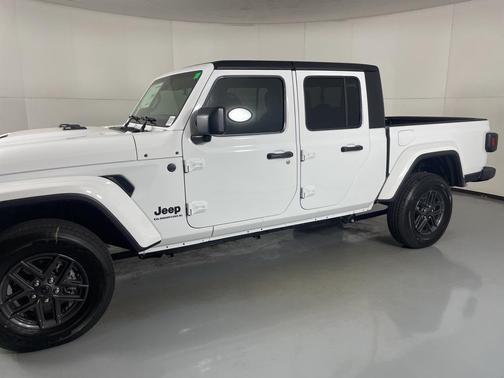 2025 Jeep Gladiator Sport S