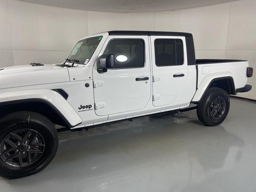 2025 Jeep Gladiator Sport S