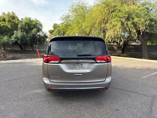 2018 Chrysler Pacifica Touring-L