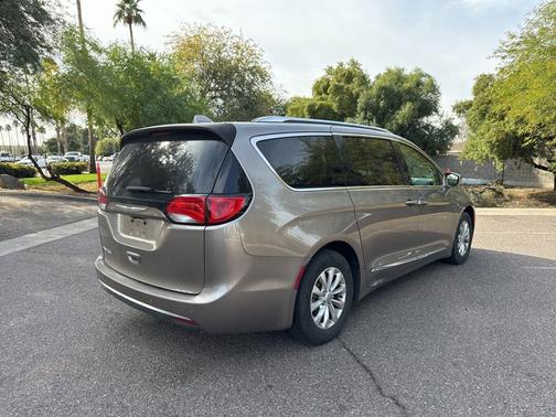 2018 Chrysler Pacifica Touring-L