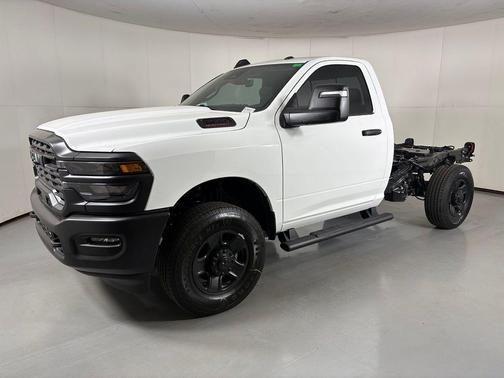 Bright White Clearcoat 2026 RAM 2500 Tradesman Regular Cab 4x4 8' Box