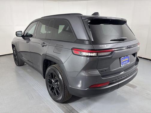 Baltic Gray Metallic Clearcoat 2025 Jeep Grand Cherokee Altitude