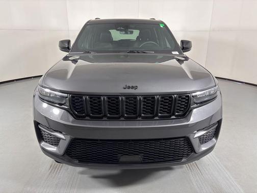 Baltic Gray Metallic Clearcoat 2025 Jeep Grand Cherokee Altitude