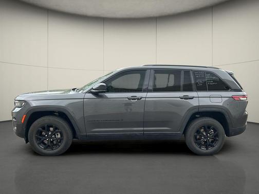 Baltic Gray Metallic Clearcoat 2025 Jeep Grand Cherokee Altitude
