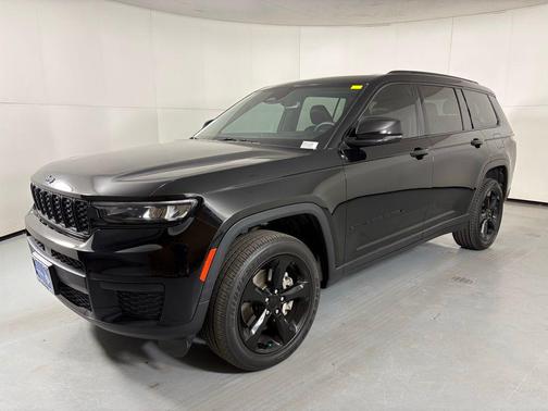 Diamond Black Crystal Pearlcoat 2023 Jeep Grand Cherokee L Altitude