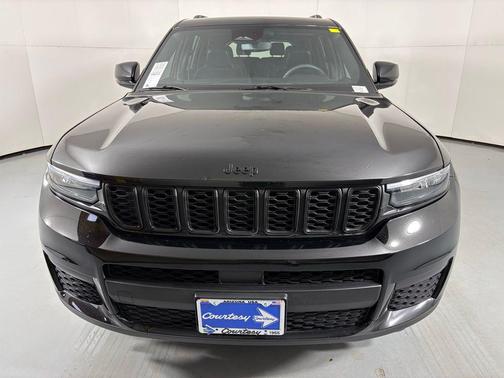 Diamond Black Crystal Pearlcoat 2023 Jeep Grand Cherokee L Altitude