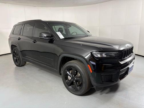 Diamond Black Crystal Pearlcoat 2023 Jeep Grand Cherokee L Altitude