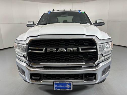 2022 RAM 2500 Tradesman Crew Cab 4x4 8' Box