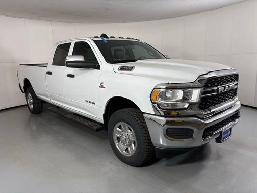 2022 RAM 2500 Tradesman Crew Cab 4x4 8' Box