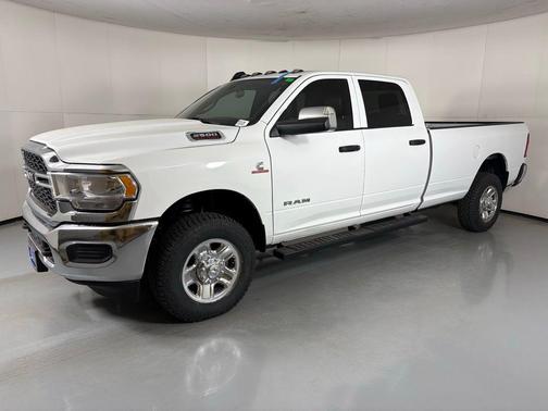 2022 RAM 2500 Tradesman Crew Cab 4x4 8' Box