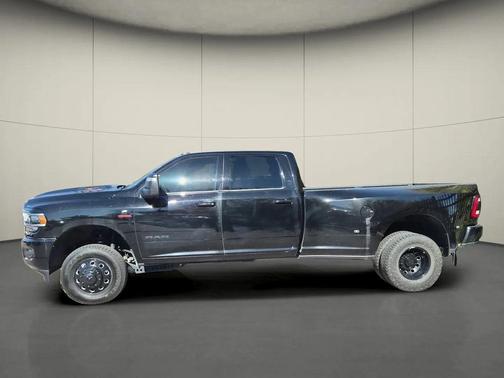 2023 RAM 3500 Laramie Crew Cab 4x4 8' Box