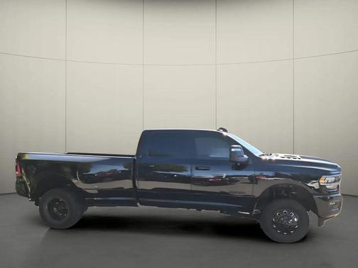 2023 RAM 3500 Laramie Crew Cab 4x4 8' Box