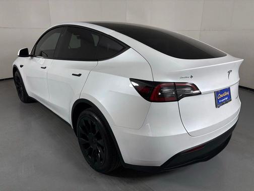 Pearl White Multi-Coat 2024 Tesla Model Y Long Range Dual Motor All-Wheel Drive