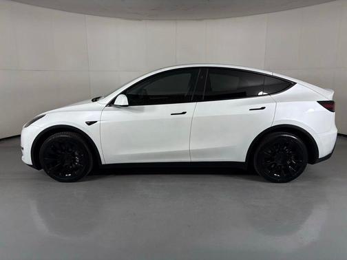 Pearl White Multi-Coat 2024 Tesla Model Y Long Range Dual Motor All-Wheel Drive