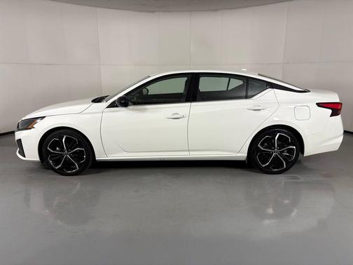 2023 Nissan Altima SR FWD