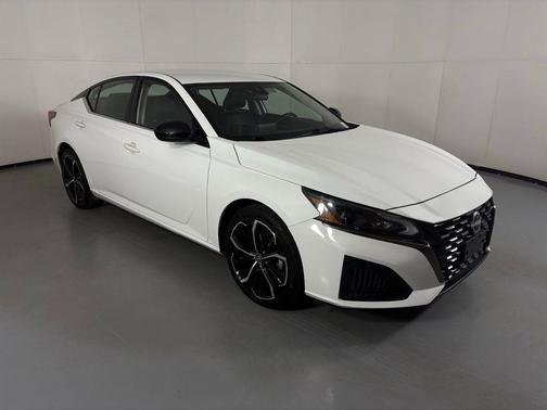 2023 Nissan Altima SR FWD