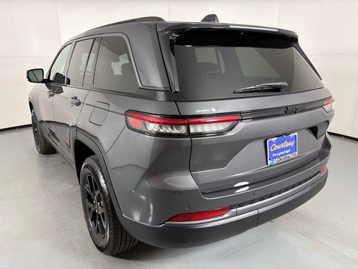 2026 Jeep Grand Cherokee Altitude