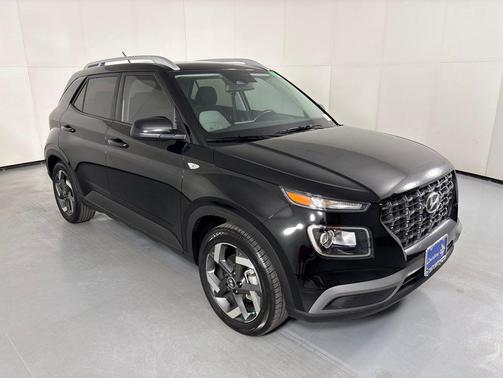 Onyx Black 2025 Hyundai VENUE SEL