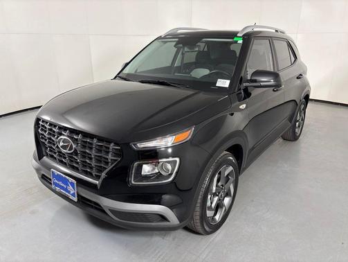 Onyx Black 2025 Hyundai VENUE SEL