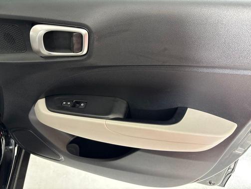 Onyx Black 2025 Hyundai VENUE SEL