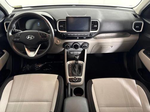 Onyx Black 2025 Hyundai VENUE SEL