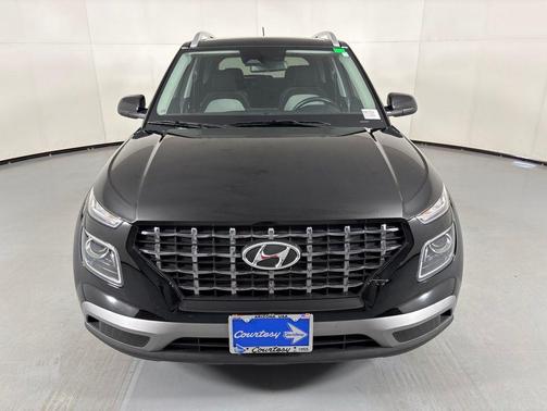 Onyx Black 2025 Hyundai VENUE SEL