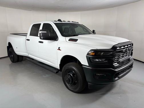 2026 RAM 3500 Tradesman Crew Cab 4x4 8' Box