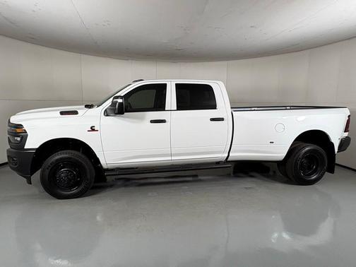 2026 RAM 3500 Tradesman Crew Cab 4x4 8' Box