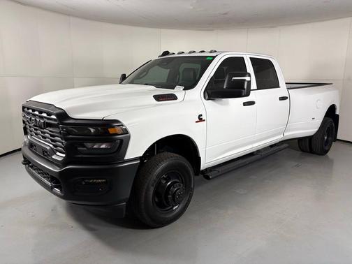 2026 RAM 3500 Tradesman Crew Cab 4x4 8' Box