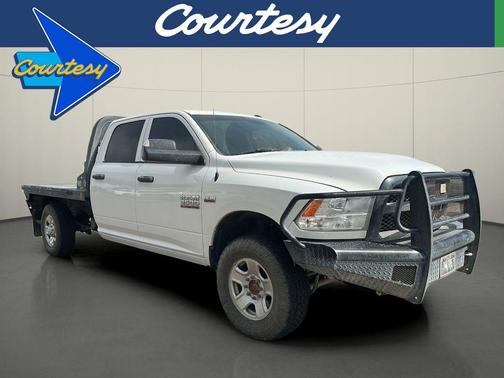 Bright White Clearcoat 2018 RAM 3500 Tradesman Crew Cab 4x4 8' Box