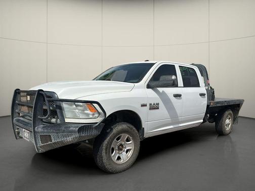 Bright White Clearcoat 2018 RAM 3500 Tradesman Crew Cab 4x4 8' Box