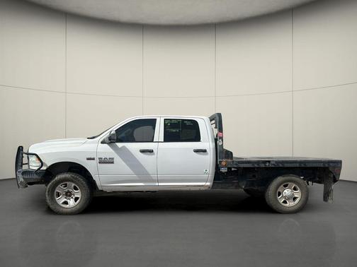 Bright White Clearcoat 2018 RAM 3500 Tradesman Crew Cab 4x4 8' Box