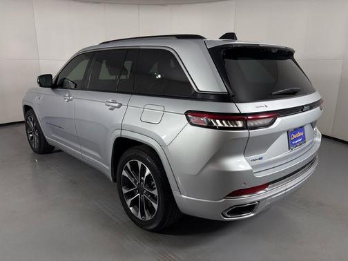 2022 Jeep Grand Cherokee 4xe Overland