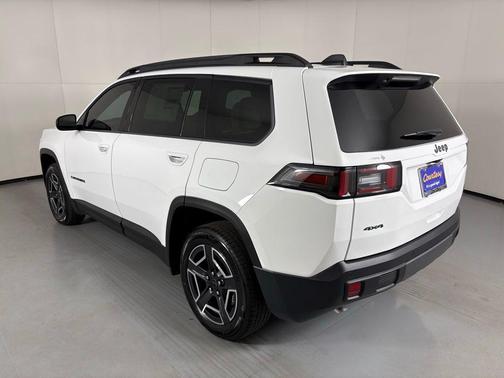 Bright White Clearcoat 2026 Jeep Cherokee Laredo 4x4