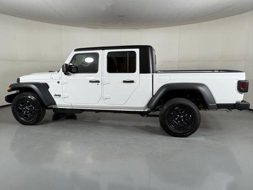 Bright White Clearcoat 2026 Jeep Gladiator Sport