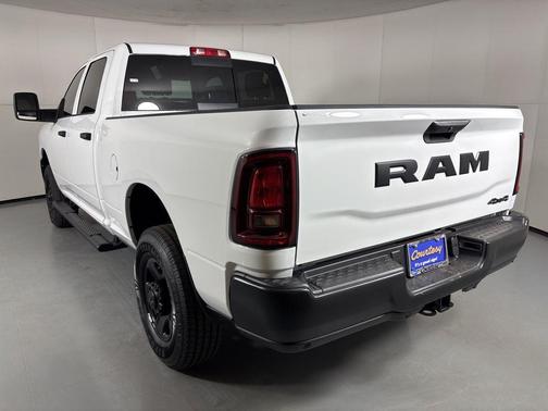 2026 RAM 2500 Tradesman Crew Cab 4x4 6'4' Box