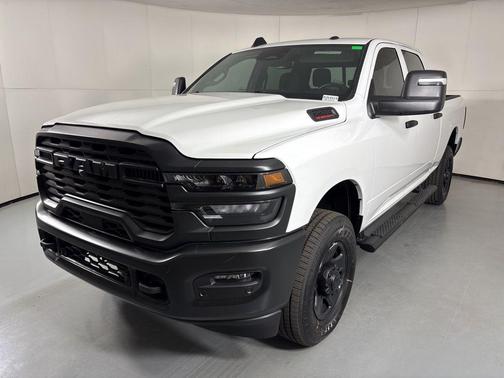 2026 RAM 2500 Tradesman Crew Cab 4x4 6'4' Box