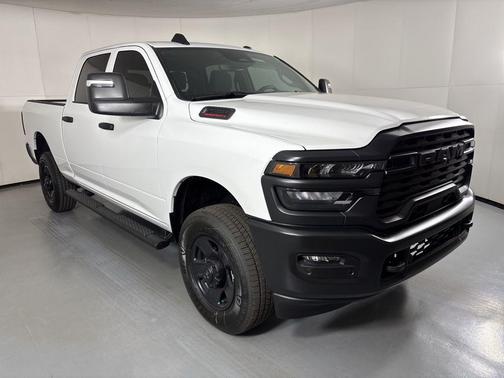 2026 RAM 2500 Tradesman Crew Cab 4x4 6'4' Box