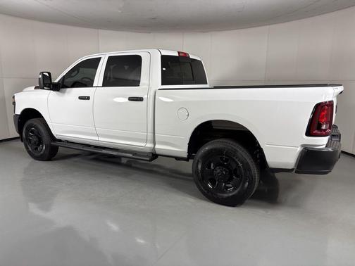 2026 RAM 2500 Tradesman Crew Cab 4x4 6'4' Box