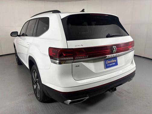 Pure White 2024 Volkswagen Atlas 2.0T SE w/Technology