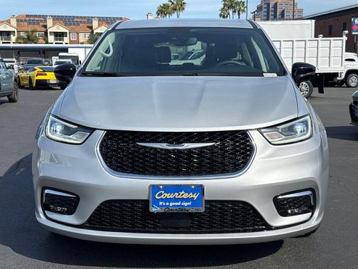 Silver Mist Clearcoat 2024 Chrysler Pacifica Touring L