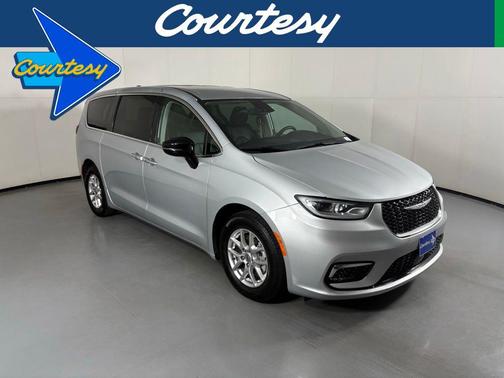 Silver Mist Clearcoat 2024 Chrysler Pacifica Touring L