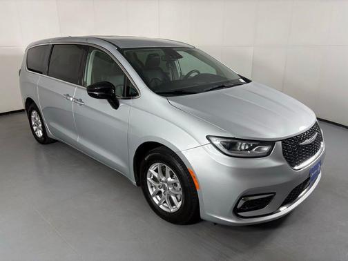 Silver Mist Clearcoat 2024 Chrysler Pacifica Touring L
