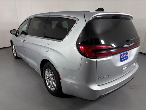 Silver Mist Clearcoat 2024 Chrysler Pacifica Touring L