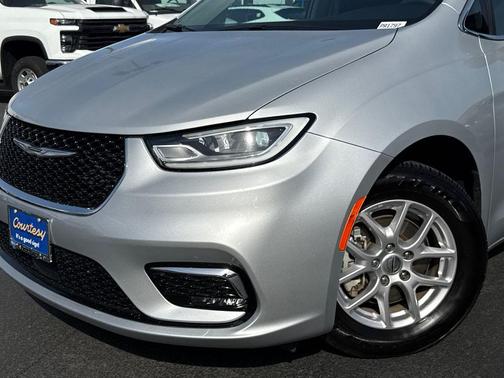Silver Mist Clearcoat 2024 Chrysler Pacifica Touring L
