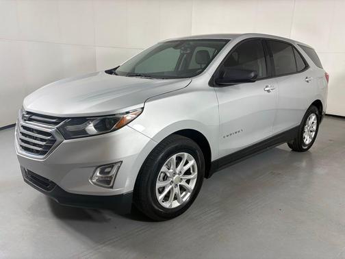 Silver Ice Metallic 2018 Chevrolet Equinox LS