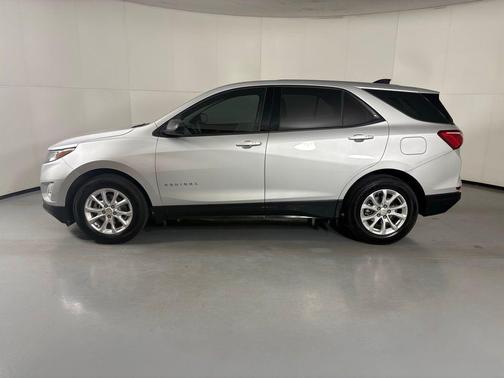 Silver Ice Metallic 2018 Chevrolet Equinox LS