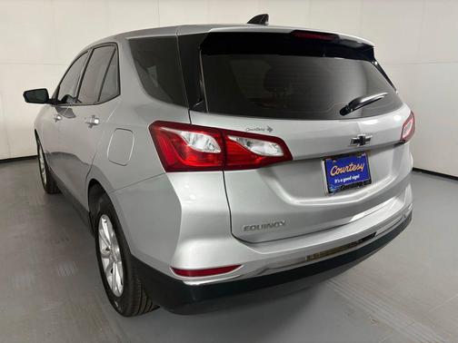 Silver Ice Metallic 2018 Chevrolet Equinox LS