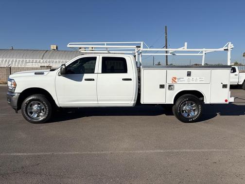 2024 RAM 3500 Tradesman Crew Cab 4x4 8' Box