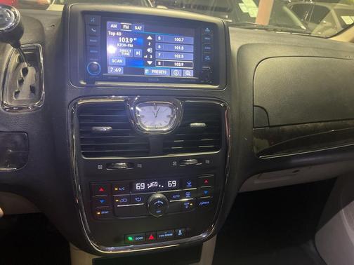 2015 Chrysler Town & Country Touring